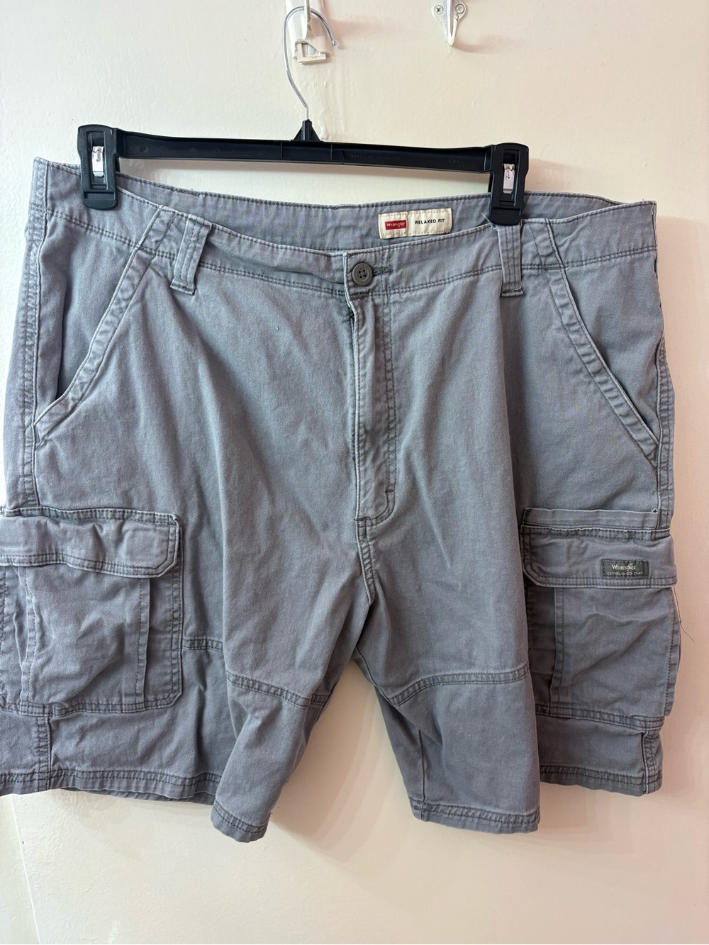 Wrangler Men's Light Gray Cargo Shorts
